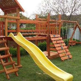 Nagytorony bástyával, mászófallal, láncos híddal