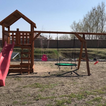 ÓRIÁS HOMOKOZÓS TORONY NÁD TETŐVEL HOSSZÚ RÚDDAL FÉSZEKHINTÁVAL és  1 JÁTÉKKAL