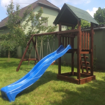 KIS JÁTSZÓTÉR FA TETŐVEL HOMOKOZÓVAL