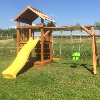 ÓRIÁS TORONY NÁDTETŐVEL MÁSZÓ FALLAL HOMOKOZÓ TETŐVEL