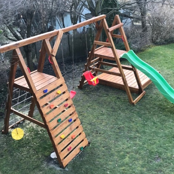 Dupla mászóka, óriás lábakon hosszú rúddal, homokozóval + tetővel