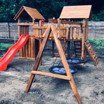 Dupla torony fa tetővel, hajó orr híddal