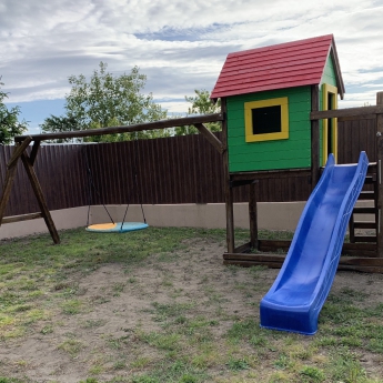 FELSŐ KUCKÓS NAGY TORONY FA TETŐVEL ERKÉLLYEL MÁSZÓ HÁLÓVAL FÉSZEKHINTÁVAL HOSSZÚ RÚDDAL