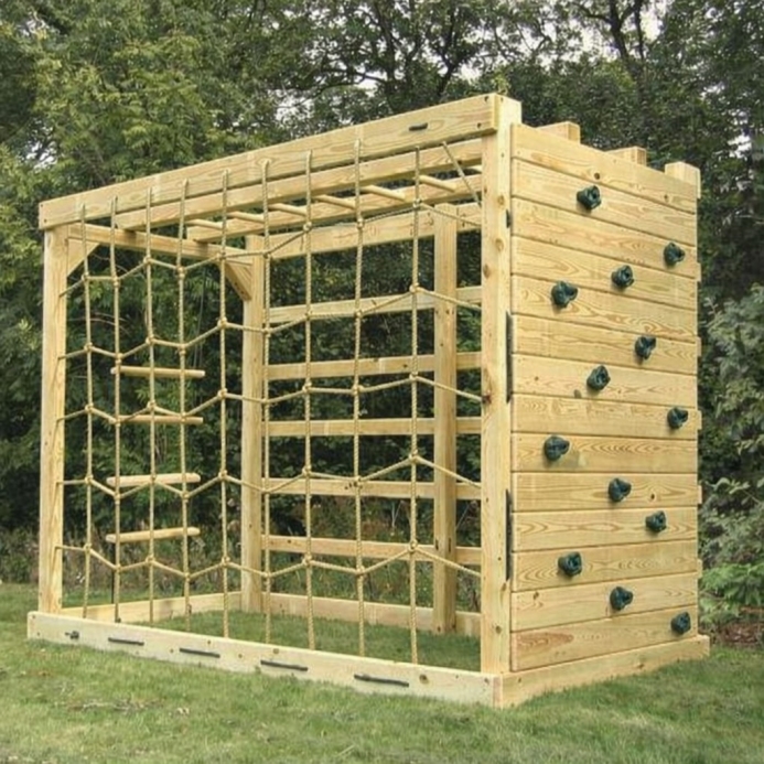 Óriás mászófalas mászóka lajhármászóval