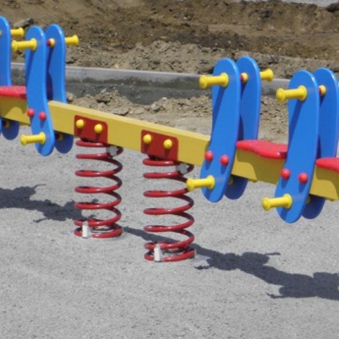 Négyüléses két rugós mérleghinta