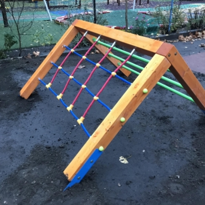 Háromszög mászóka kicsiknek