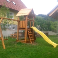 Homokozós nagy torony mászófallal