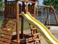 Homokozós nagy torony mászófallal