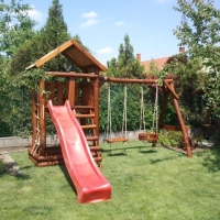 Homokozós nagy torony nádfedéllel