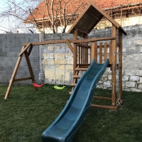 Homokozós nagy torony nádfedéllel