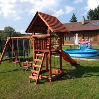 Kis torony fatetővel homokozóval