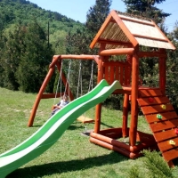 Kis torony mászó fallal , homokozóval