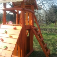 Kis torony kuckóval mászófallal