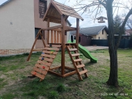 Kis játszótér mászófallal