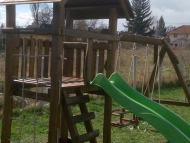 Homokozós nagy torony fatetővel