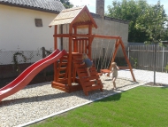 Mászófalas torony homokozóval