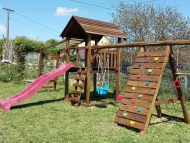 Óriás torony, óriás mászófallal lajhármászóval