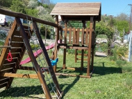 Óriás torony, óriás mászófallal lajhármászóval