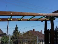 Óriás torony, óriás mászófallal lajhármászóval