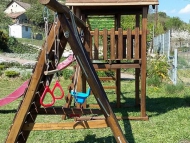 Óriás torony, óriás mászófallal lajhármászóval