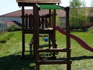 Óriás torony, óriás mászófallal lajhármászóval