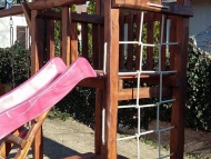 Homokozós nagy torony nádfedéllel  homokozó fedélel