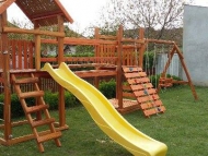 Nagytorony bástyával, mászófallal, láncos híddal