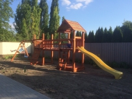 Nagytorony bástyával, mászófallal, láncos híddal