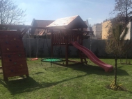 Óriás torony fa tetővel - Óriás mászófallal, mászóhálóval, fészekhintával - Kicsi rúd túllógással és plusz 1 játékkal