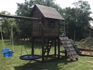 Felső kuckós vadászle mászó fallal fészekhintával különálló homokozóval