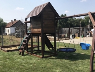 Felső kuckós vadászle mászó fallal fészekhintával különálló homokozóval