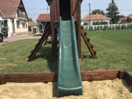 Felső kuckós vadászle mászó fallal fészekhintával különálló homokozóval