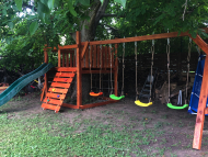 GIGA  bástya 2 x 2 m mászó fallal  fa köré építve 4 hintával