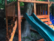 GIGA  bástya 2 x 2 m mászó fallal  fa köré építve 4 hintával