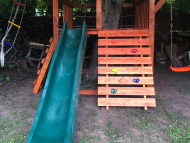 GIGA  bástya 2 x 2 m mászó fallal  fa köré építve 4 hintával