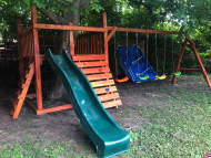 GIGA  bástya 2 x 2 m mászó fallal  fa köré építve 4 hintával