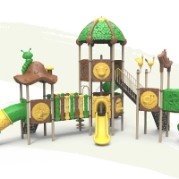 Erdő komplexum csavart cső csúszdával